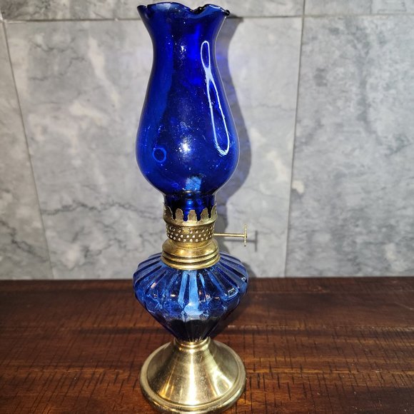 Vintage Cobalt Blue Glass 10" Kerosene/Oil Lamp, Made in Hong Kong - Picture 2 of 4